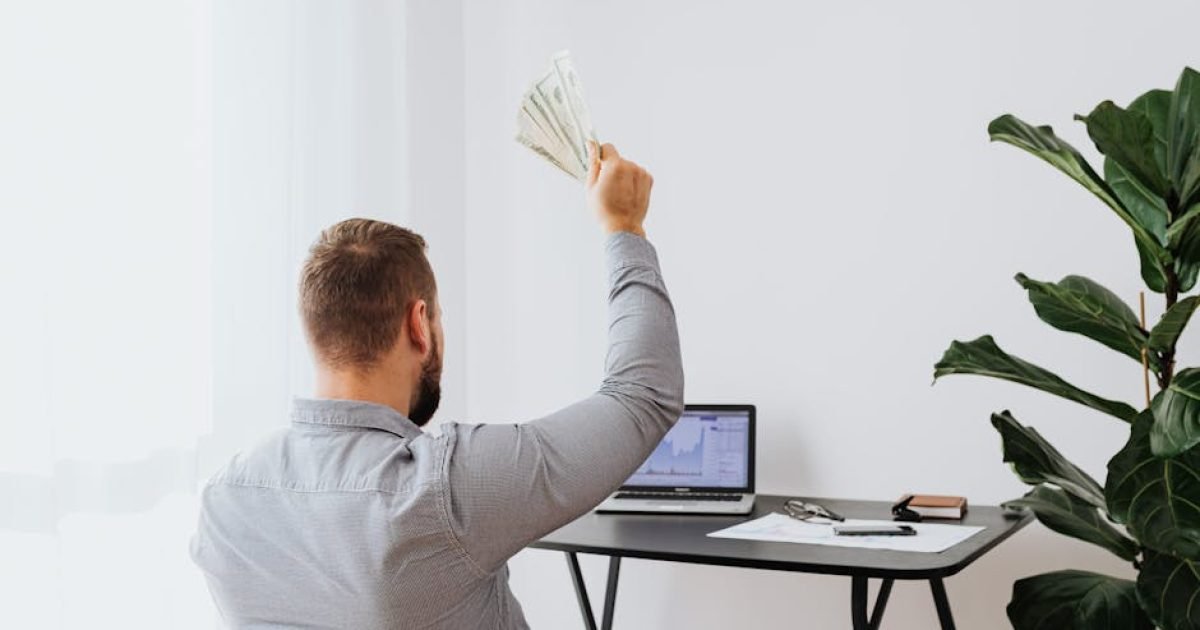Foto profissional grátis de adulto, ambiente de trabalho, área de trabalho