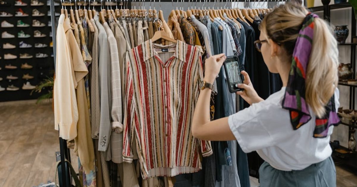 Foto profissional grátis de #interior, arara para pendurar roupa, artístico